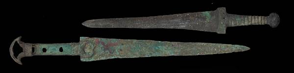 Appraisal: A lot of two Bronze Age daggersLuristan - BC Comprising