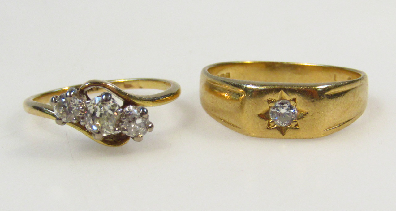 Appraisal: A yellow metal platinum and diamond three stone ring in