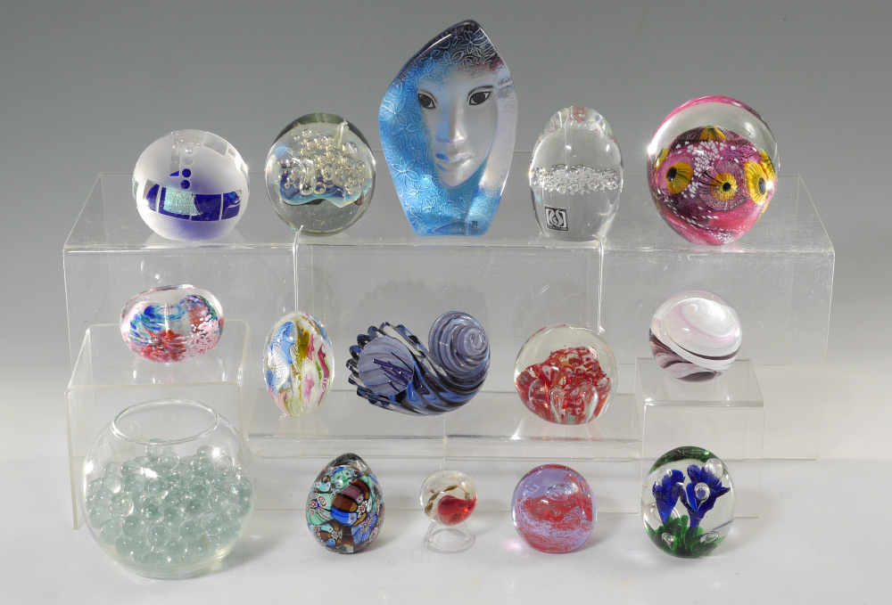 Appraisal: ESTATE COLLECTION OF PAPERWEIGHTS An assembled collection of pieces total