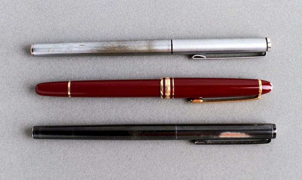 Appraisal: Montblanc Meisterstuck Bordeaux Rollerball Pen Montblanc Meisterstuck bordeaux burgundy rollerball