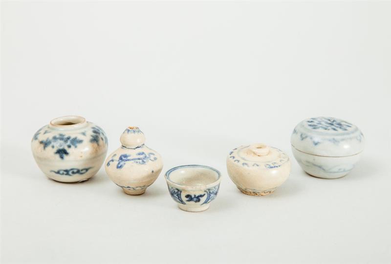 Appraisal: GROUP OF FIVE CHINESE PORCELAIN MINIATURE ARTICLES Comprising a pomade