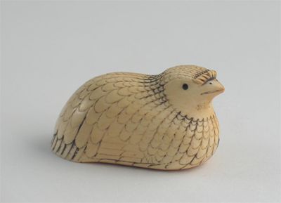 Appraisal: A Chinese ivory snuff bottle carved as a quail the