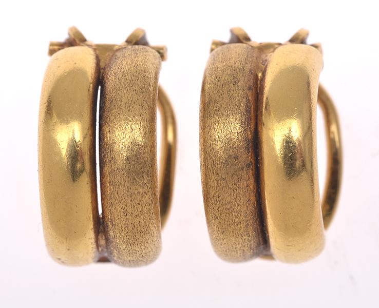 Appraisal: A PAIR OF OF CLIP EARRINGS IN CT GOLD A