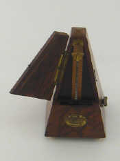 Appraisal: A Maelzel model V P C metronome in walnut case