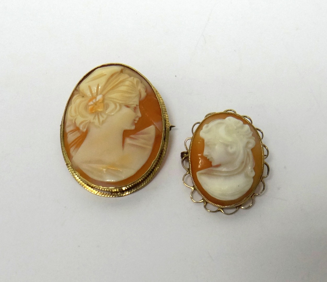 Appraisal: A ct gold mounted oval shell cameo brooch carved as