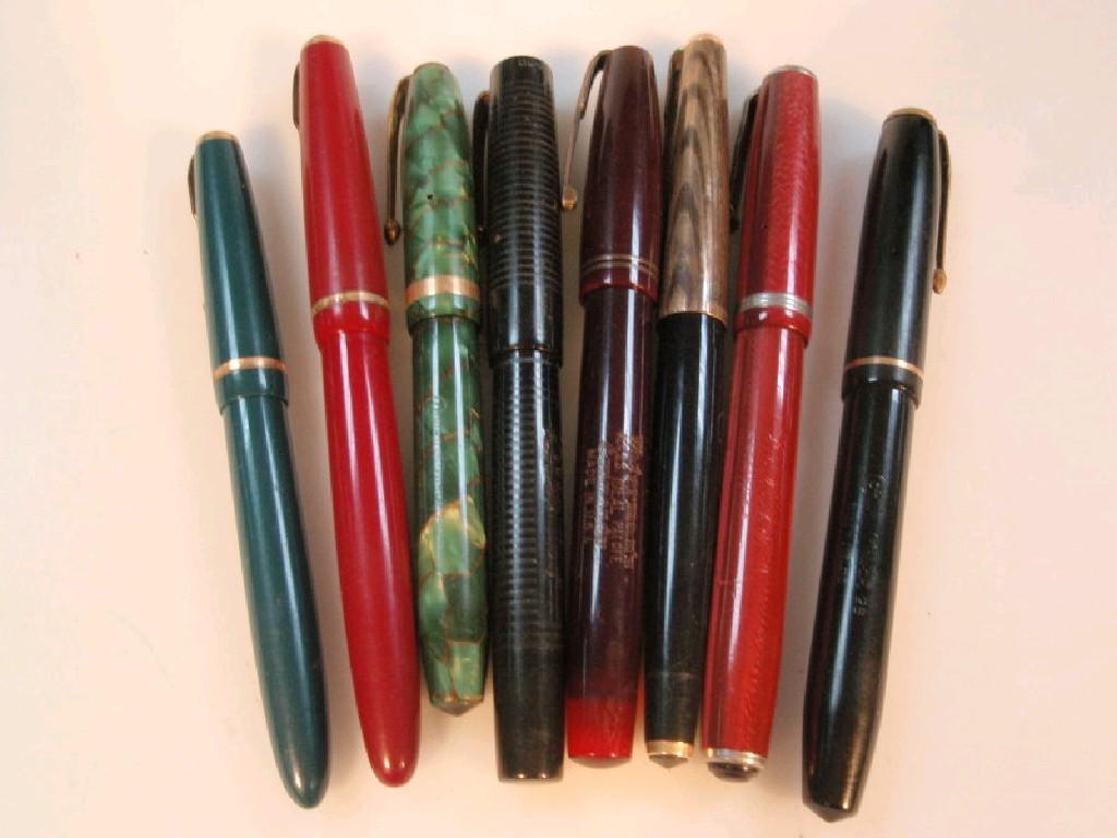 Appraisal: A quantity of vintage fountain pens including Mabie Todd Blackbird