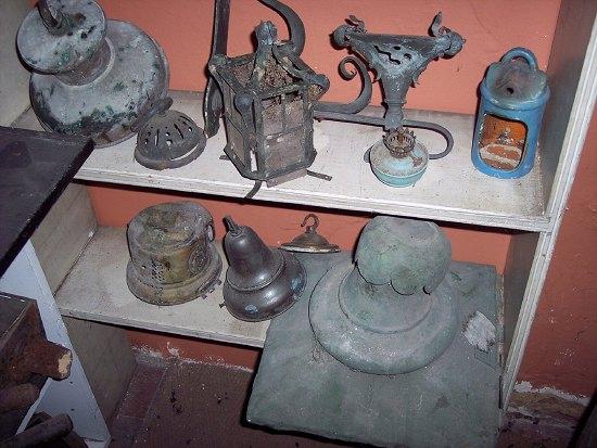 Appraisal: A wrought iron bracket for a lantern and sundry mounts