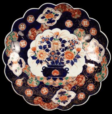 Appraisal: A Japanese Imari plate of scalloped shape cm diameter and