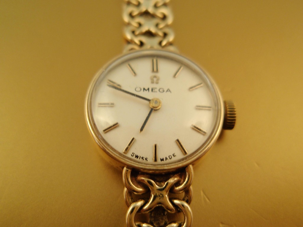 Appraisal: A ladies Omega ct gold round faced wrist watch on