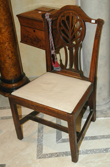 Appraisal: A GOOD GEORGE III MAHOGANY SIDE CHAIR The shaped crest