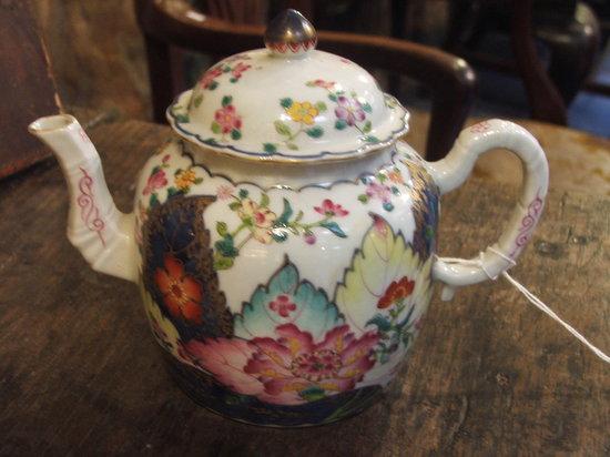 Appraisal: A CHINESE FAMILLE ROSE TEAPOT AND LID painted with tobacco