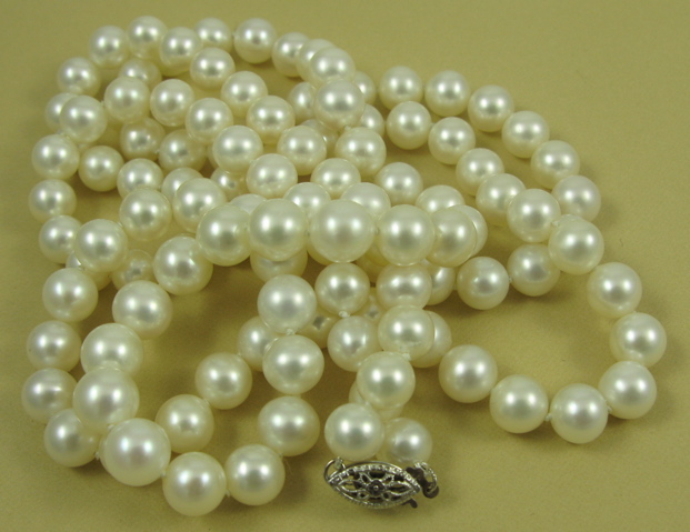 Appraisal: PEARL AND FOURTEEN KARAT GOLD NECKLACE in length and strung