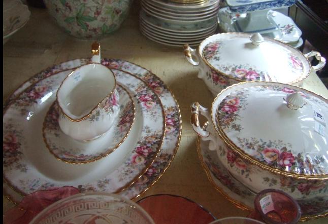 Appraisal: A collection of Royal Albert 'Autumn Roses' table ware comprising