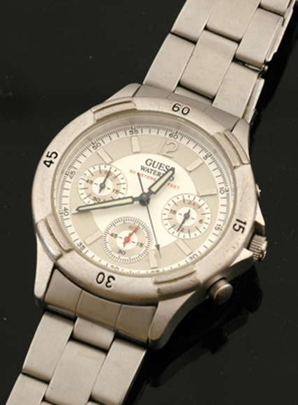 Appraisal: GENTS GUESS WRISTWATCH TO STAINLESS STEEL CASE AND BANDS