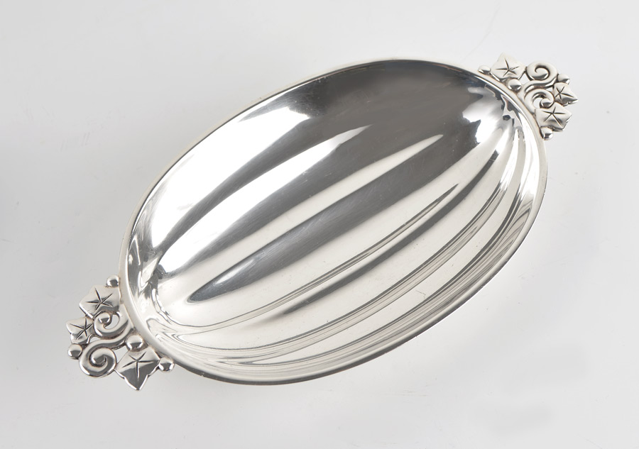 Appraisal: TIFFANY CO STERLING SQUASH VINE BOWL Oval fluted bowl foliate