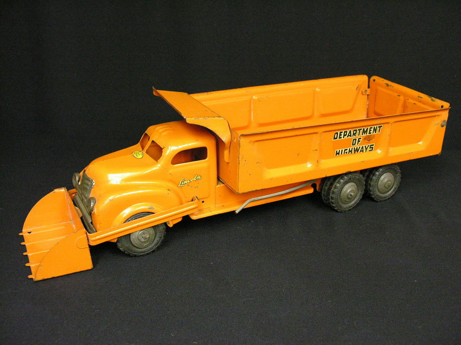 Appraisal: LINCOLN DEPT OF HIGHWAYS TOY TRUCKS Lincoln Toys Canada pressed