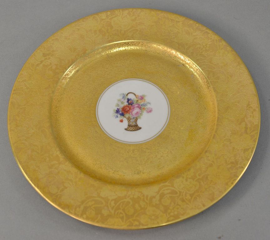 Appraisal: Set of twelve Bavarian Heinrich gilt service plates large gold