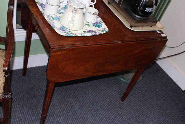 Appraisal: A TH CENTURY MAHOGANY PEMBROKE TABLE with decorative inlaid square