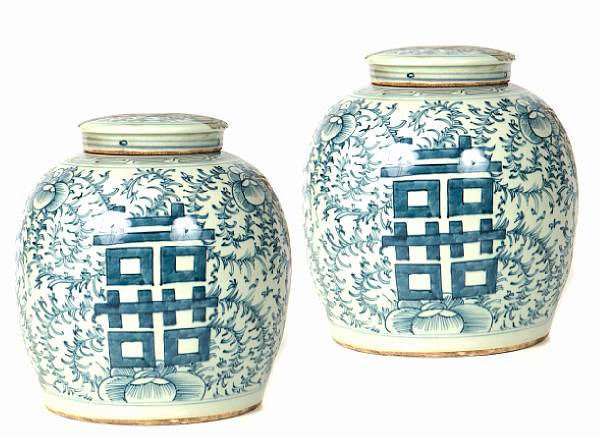 Appraisal: A pair of Chinese blue and white jars with covers