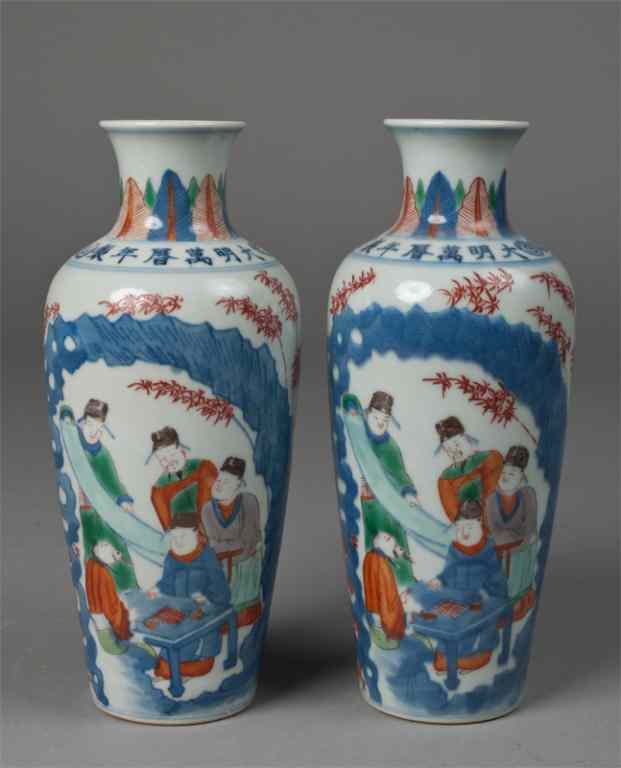 Appraisal: Pr Of Chinese Famille Rose VasesBoth finely painted to depict