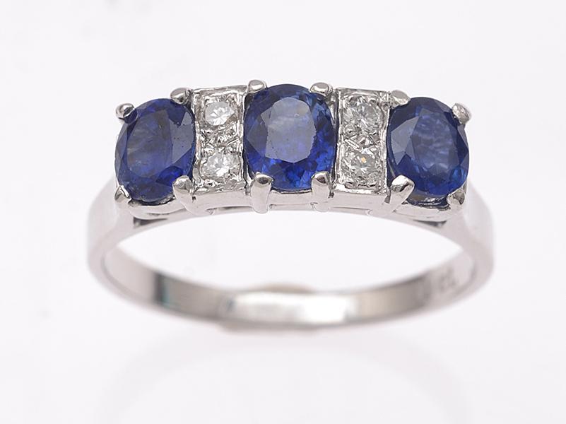 Appraisal: A THREE STONE SAPPHIRE AND DIAMOND RING IN CT GOLD