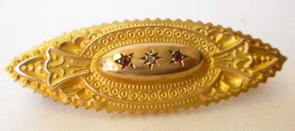 Appraisal: A CT GOLD BROOCH of eliptical form centrally gypsy set