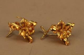 Appraisal: Pair k yellow gold orchid earrings w seed pearl Pair