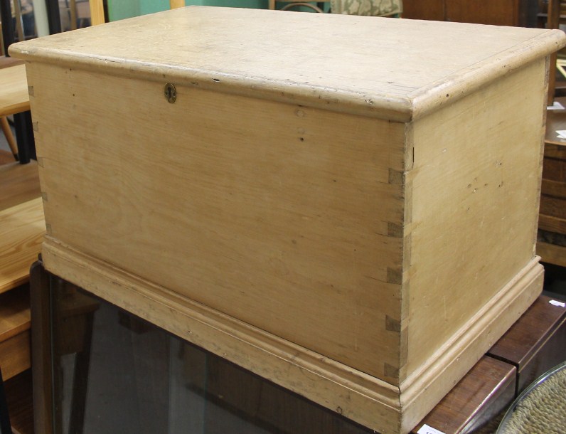 Appraisal: A stripped and lightly polished pine blanket box the rectangular