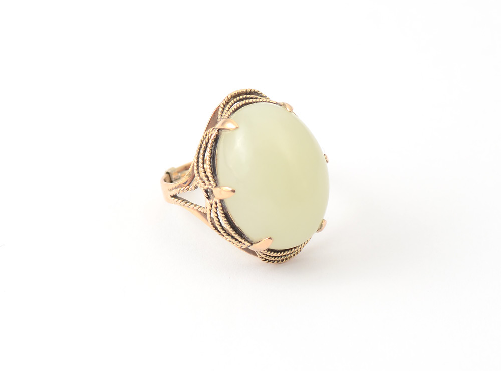 Appraisal: NEPHRITE JADE RING K yellow gold ring centering a single