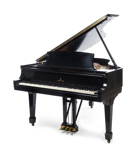 Appraisal: Sale Lot A Steinway Sons Medium Grand Piano having a