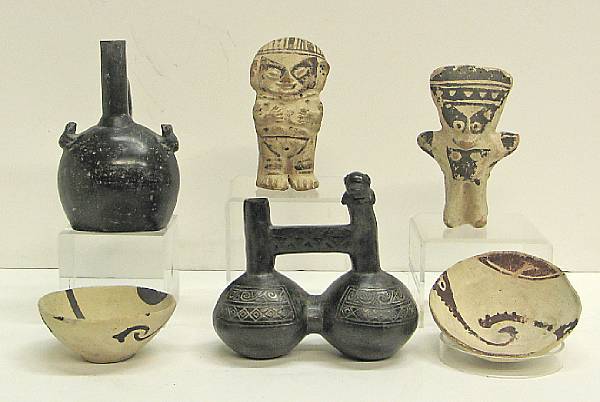 Appraisal: Six Peruvian pre-Columbian items Including two Chimu blackware effigy vessels