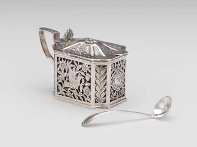 Appraisal: A Georgian Silver Mustard Pot ca - Rectangular form with