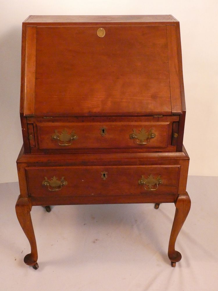 Appraisal: TH C QUEEN ANN LADIES DESK SLANT FRONT Circa New