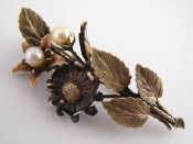 Appraisal: A white metal tests silver floral spray brooch set with