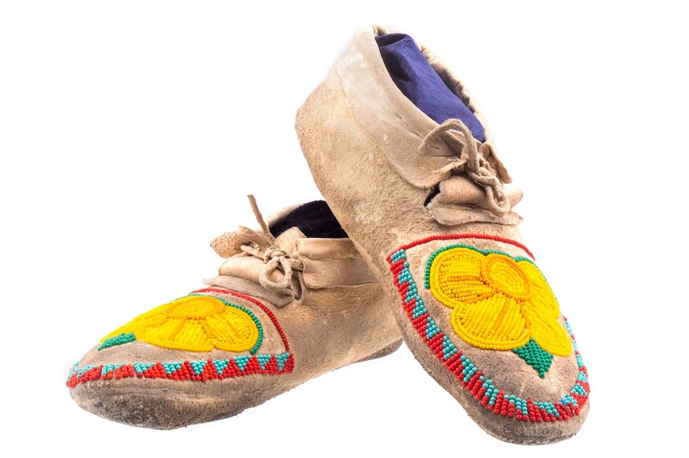 Appraisal: Crow Floral Beaded Moccasins c - The lot features a