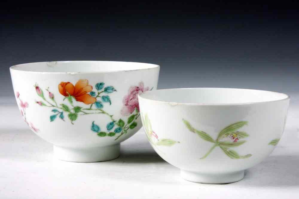 Appraisal: BOWLS - early Qing Dynasty porcelain footed tea bowls with