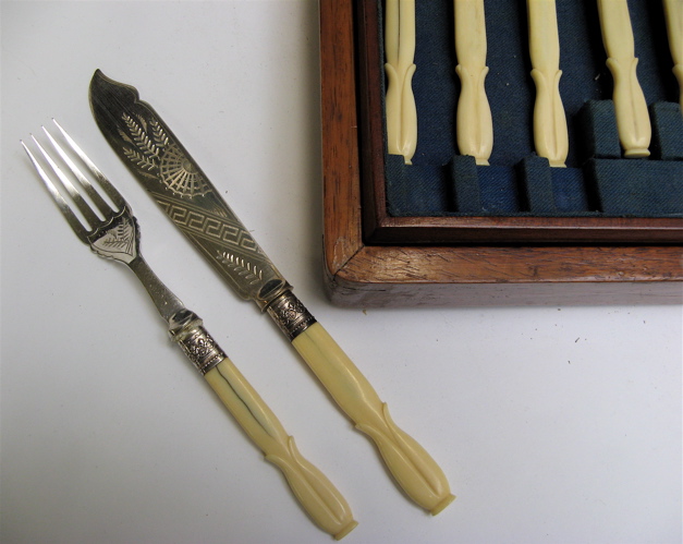 Appraisal: VICTORIAN SILVER PLATED FISH SET pieces in original Rosewood two-tier