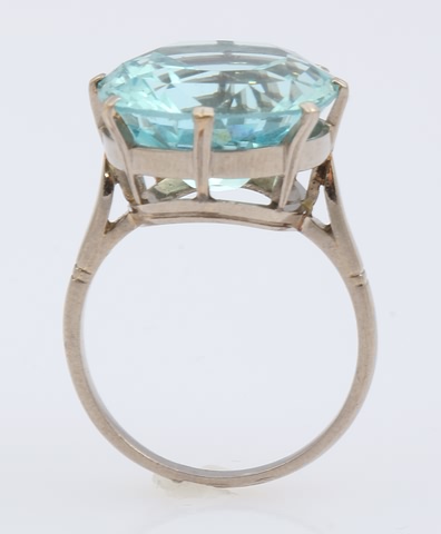 Appraisal: KW X mm antique cushion cut aquamarine Approx cts Size