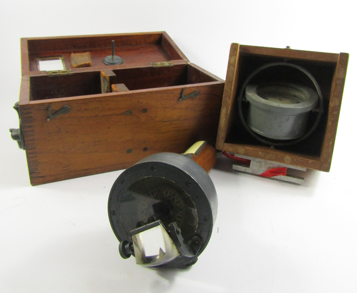 Appraisal: A WWII F Smith Son hand held marine compass boxed