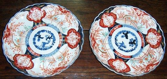 Appraisal: A pair of Imari saucer dishes of fluted form each