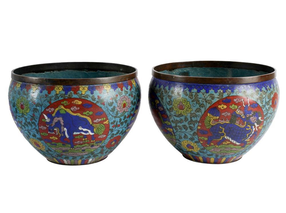 Appraisal: PAIR OF CHINESE CLOISONNE ENAMEL BOWLSeach marked to underside each