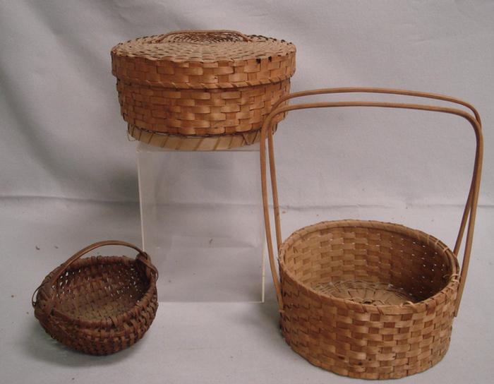 Appraisal: Lot baskets one lidded one with swing handle one fixed