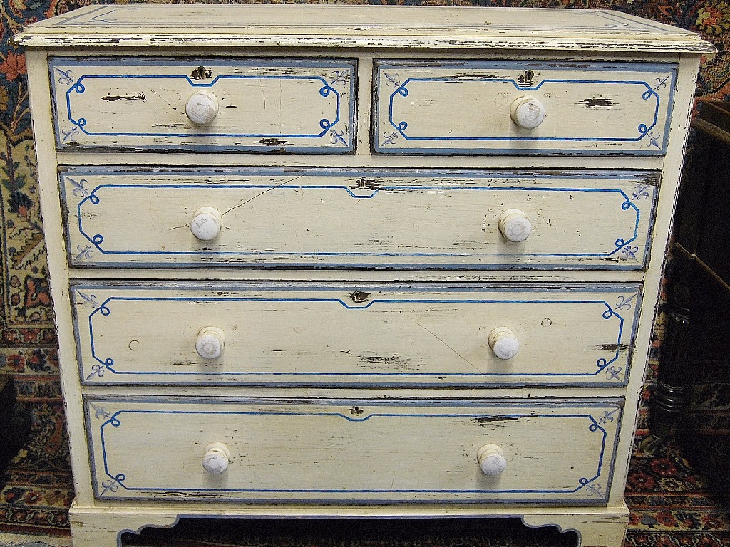 Appraisal: Victorian chest of two short over three long graduated drawers