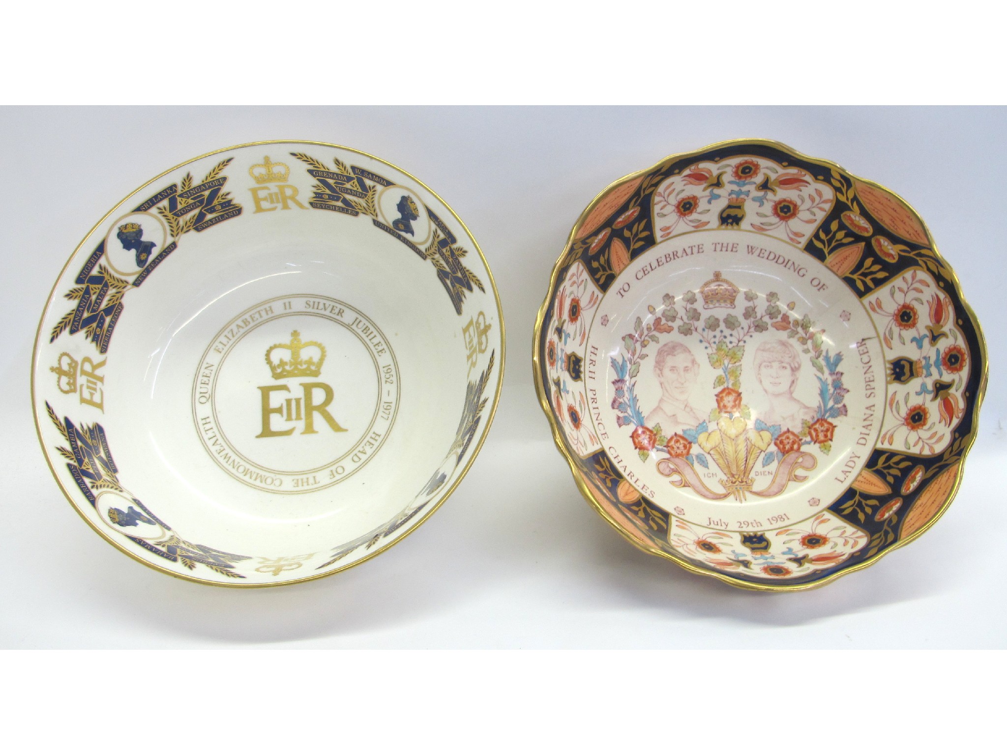 Appraisal: A Coalport bowl commemorating Queen Elizabeth's Jubilee and a Mason's