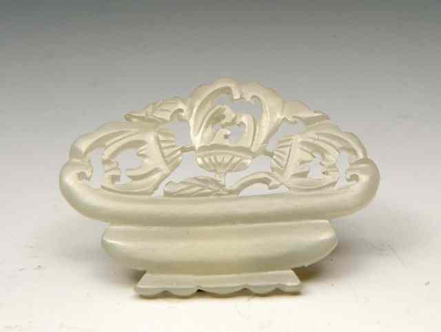 Appraisal: A CHINESE JADE SMALL CARVING of a vase of flowers