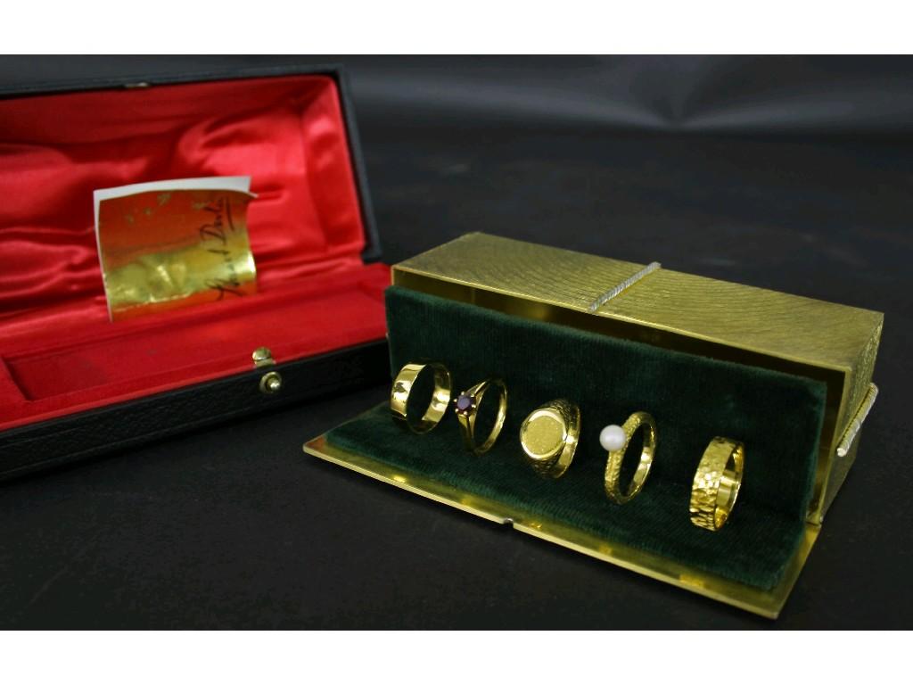 Appraisal: Stuart Devlin silver surprise Christmas box limited edition 'Five Gold