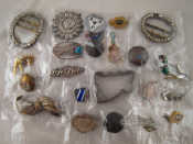 Appraisal: A mixed lot of white metal tests silver and costume