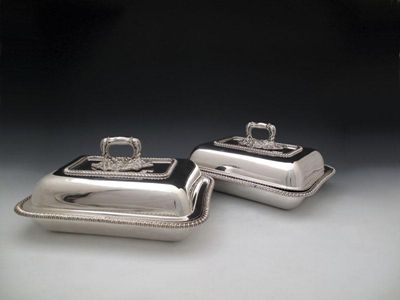 Appraisal: A pair of George IV silver entree dishes and covers