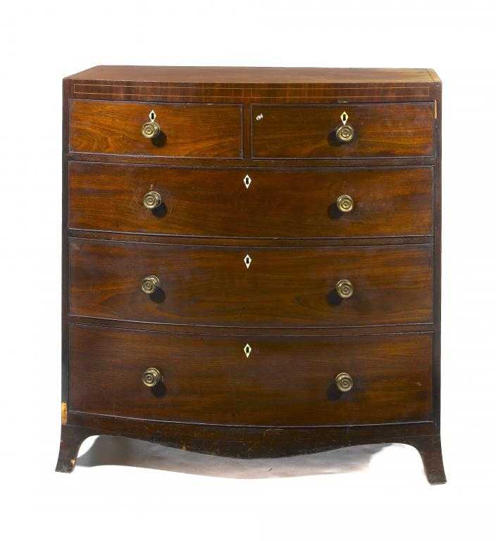 Appraisal: A GEORGE IV MAHOGANY BOW FRONTED CHEST OF DRAWERS crossbanded