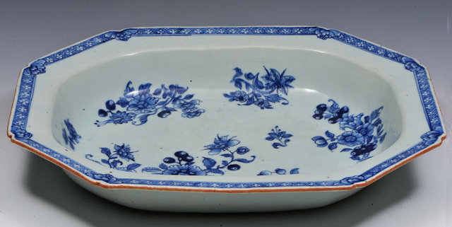 Appraisal: A CHINESE BLUE AND WHITE EXPORT OCTAGONAL DISH with flower